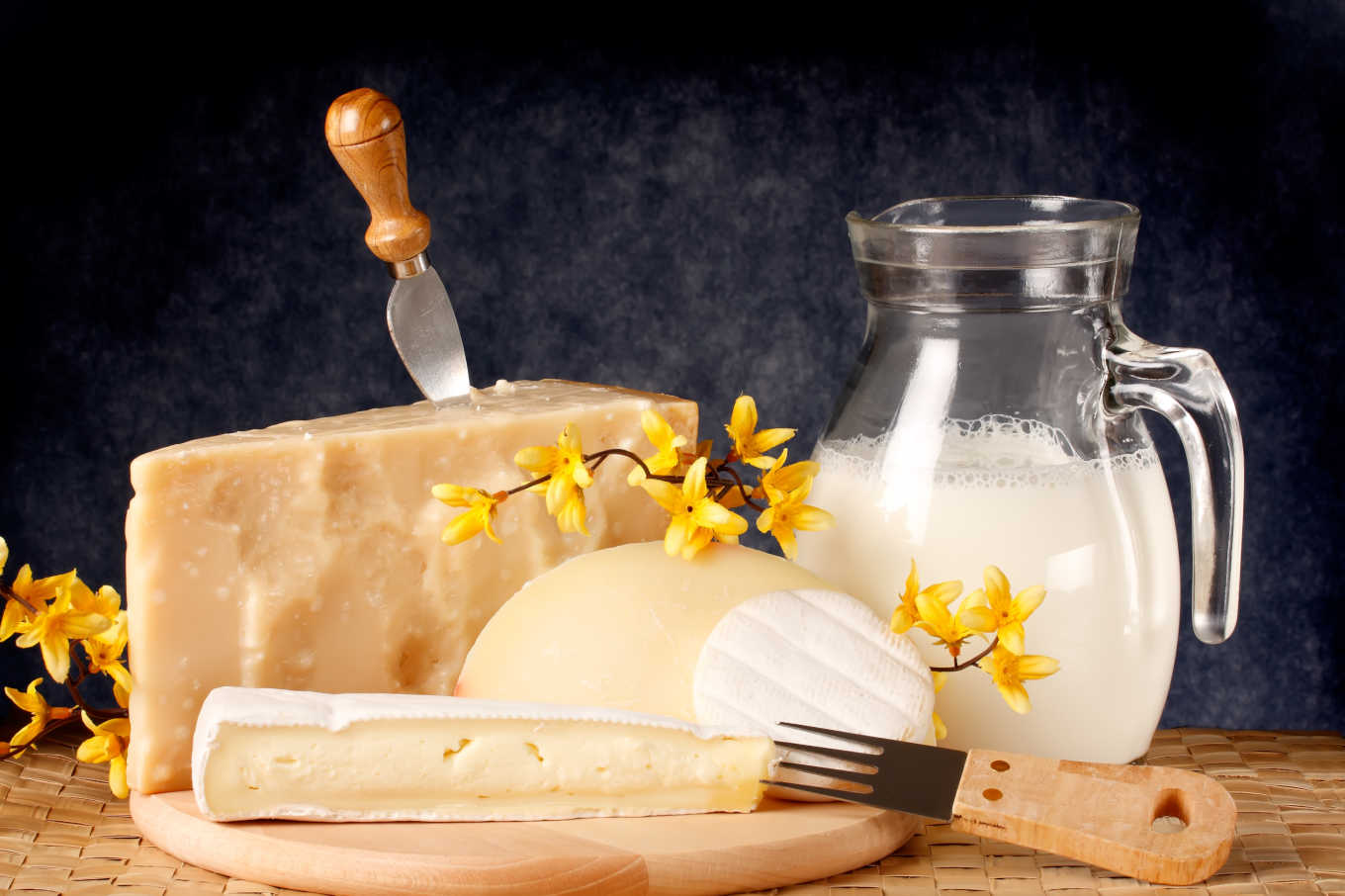 Low-fat vs. full-fat foods? The best bets for weight loss