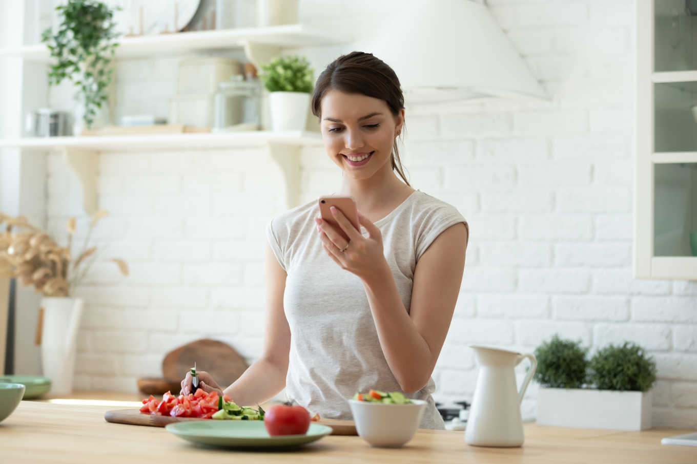 Considering MyNetDiary Premium? Our in-house dietitians share their favorite Premium features and why they love them